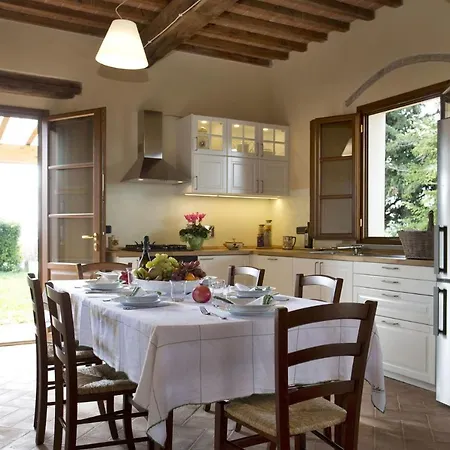 Sleeps 6 Wifi Villa *